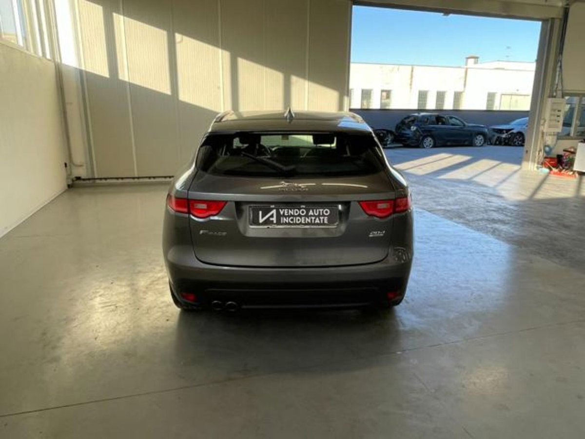 Jaguar F-Pace 2.0 D 180 CV AWD aut. Prestige (6)