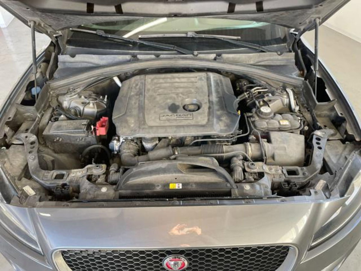 Jaguar F-Pace 2.0 D 180 CV AWD aut. Prestige (9)