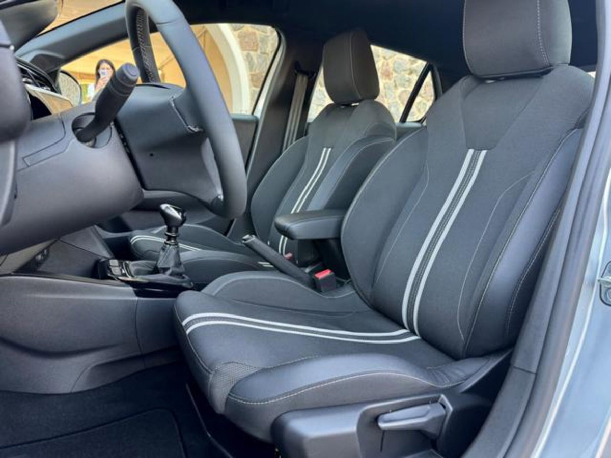 Opel Corsa 1.2 100 CV GS Line (10)