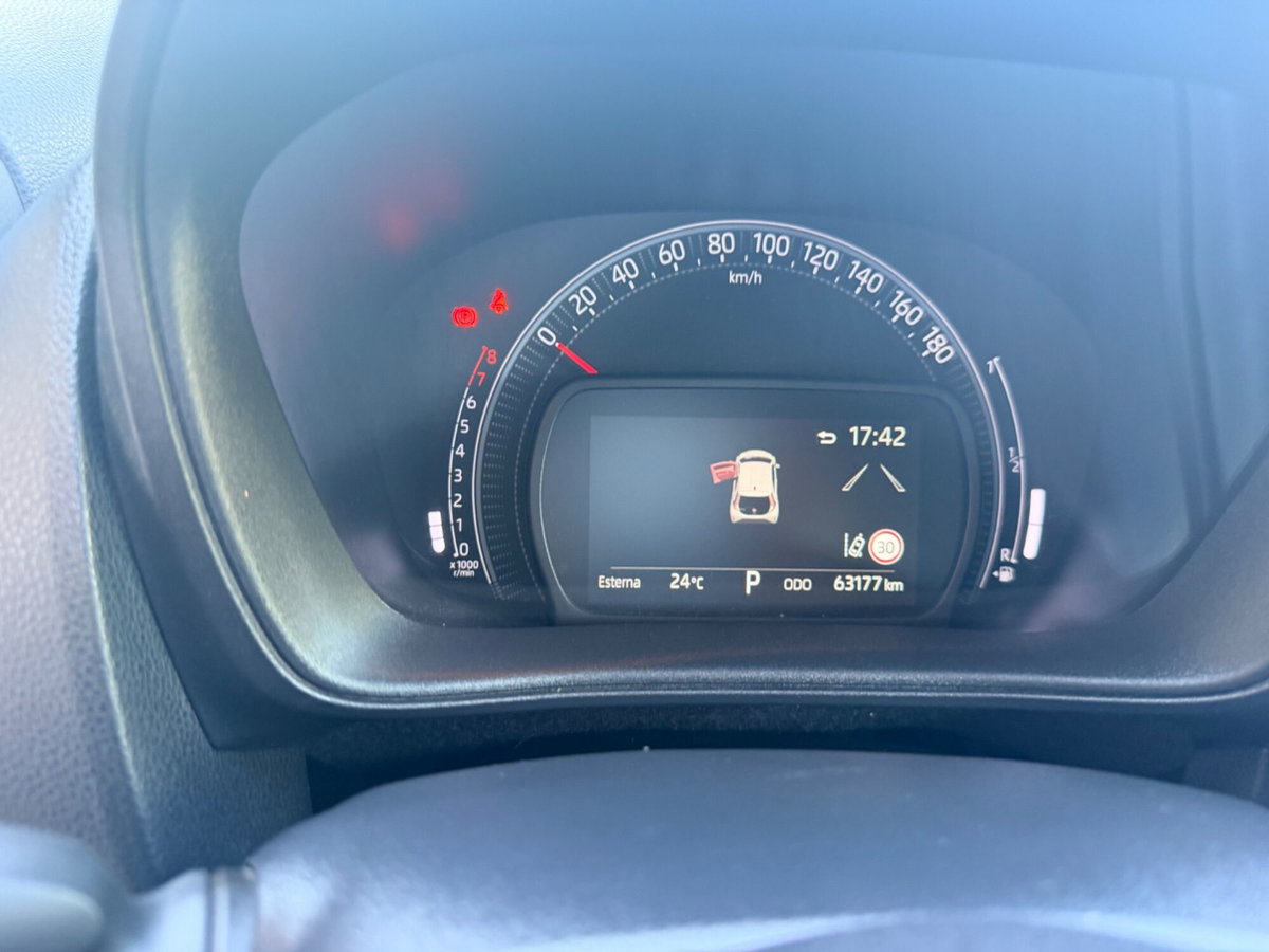 Toyota Aygo X 1.0 VVT-i 72 CV 5p. Undercover S-CVT (17)