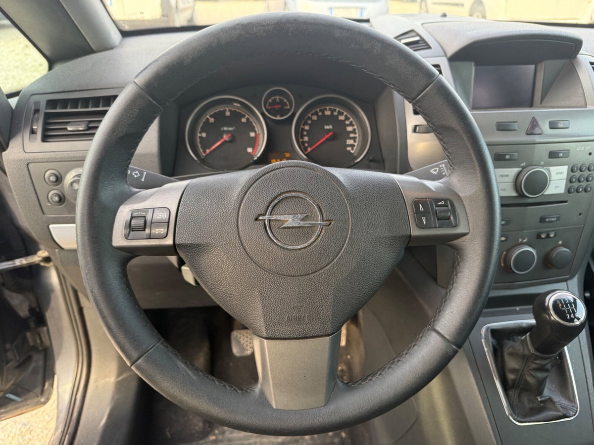Opel Zafira 1.9 CDTI 120CV Cosmo (11)