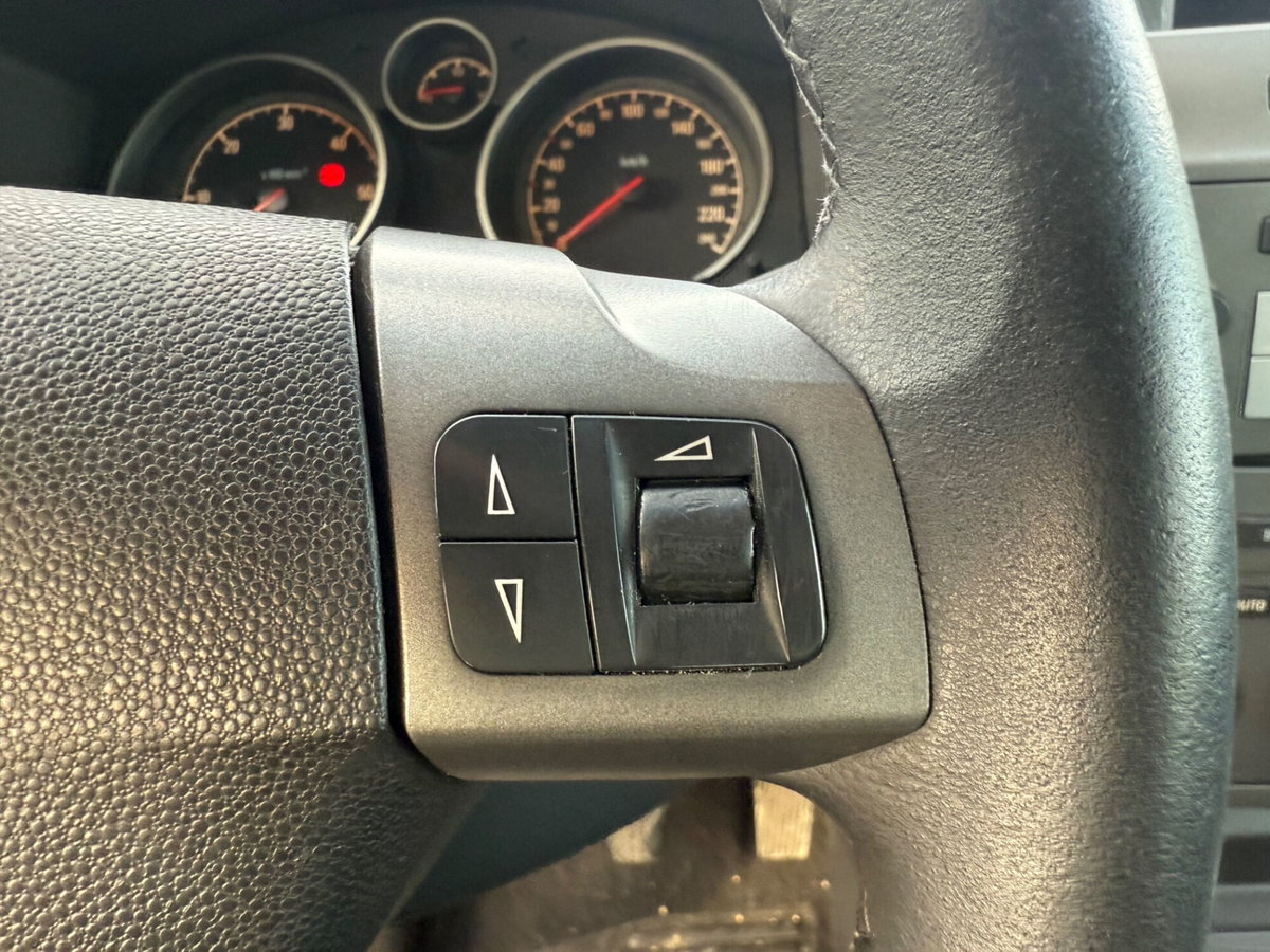 Opel Zafira 1.9 CDTI 120CV Cosmo (13)