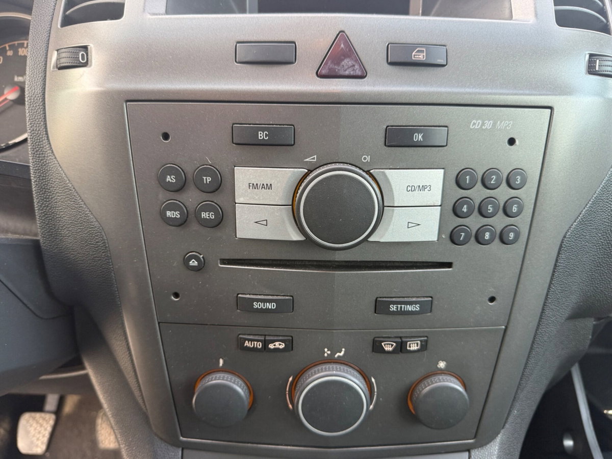 Opel Zafira 1.9 CDTI 120CV Cosmo (15)