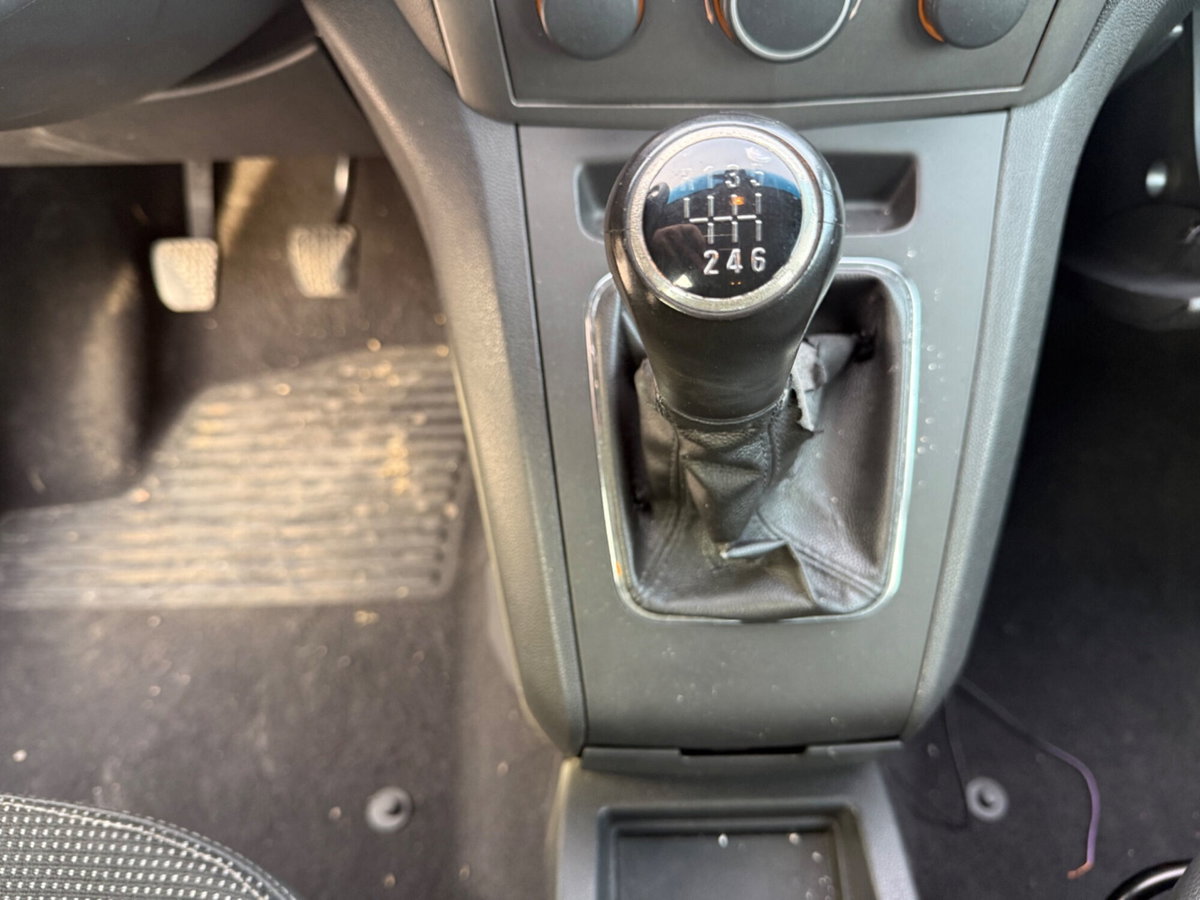 Opel Zafira 1.9 CDTI 120CV Cosmo (16)