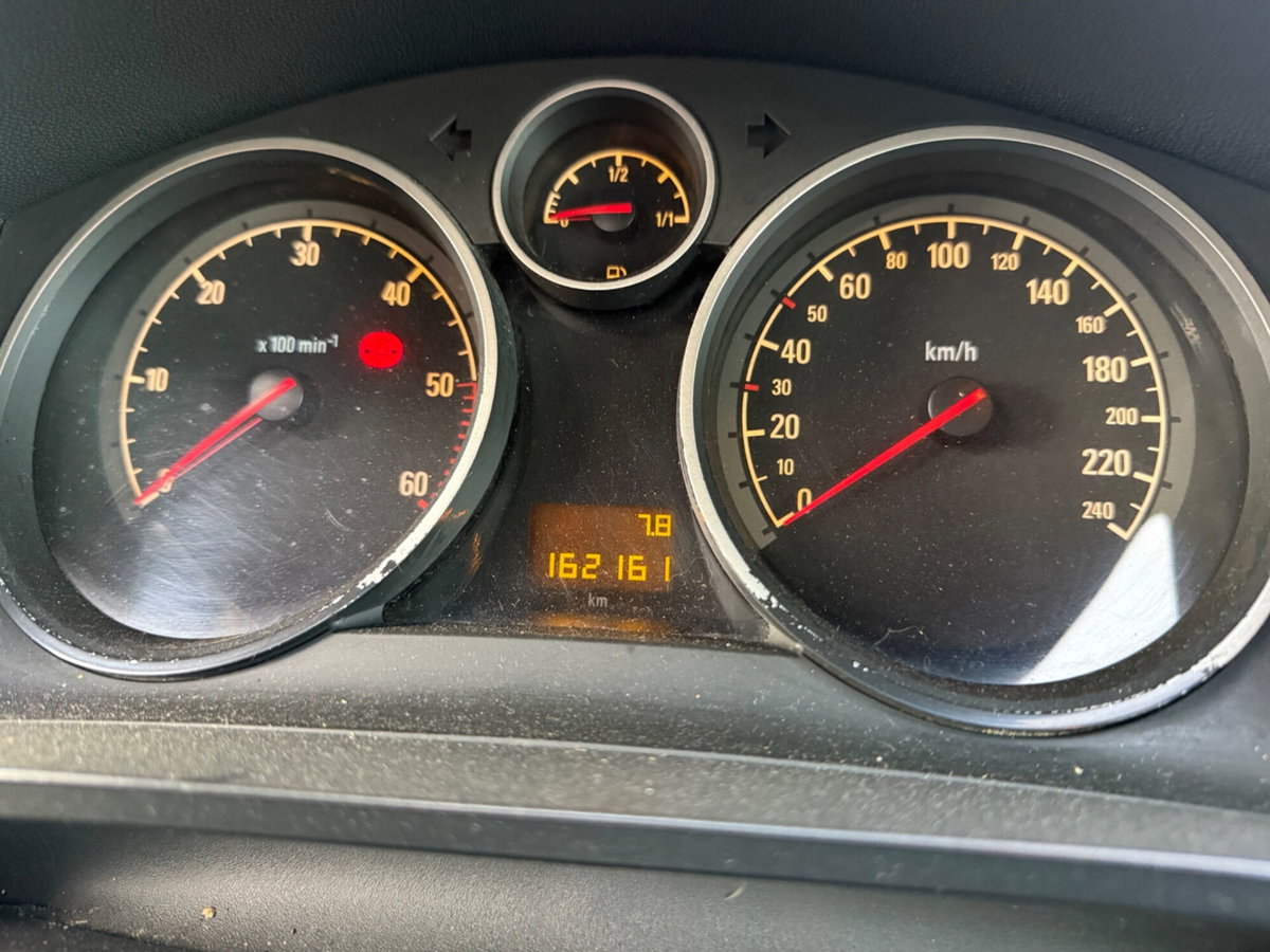 Opel Zafira 1.9 CDTI 120CV Cosmo (17)