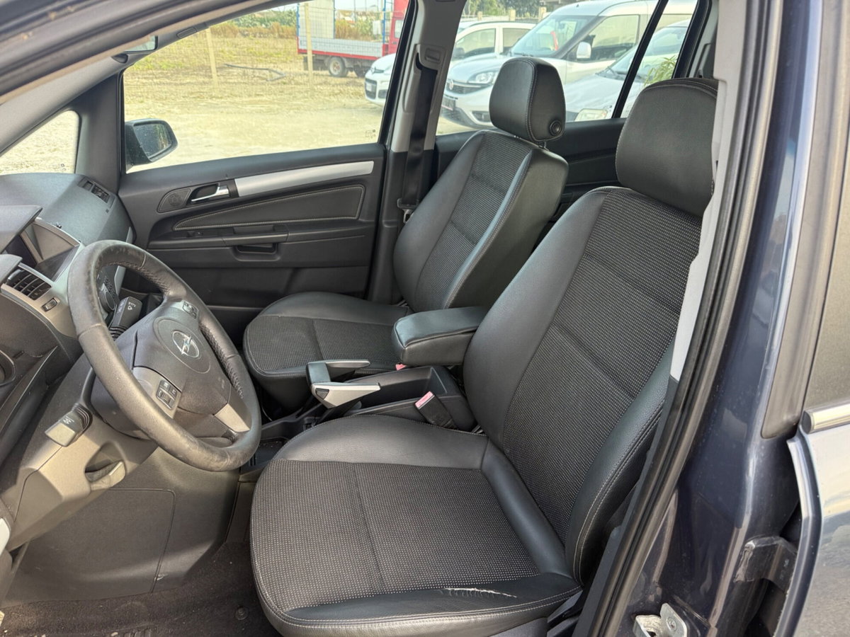 Opel Zafira 1.9 CDTI 120CV Cosmo (18)
