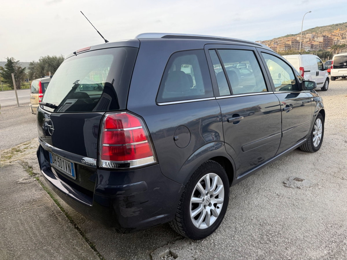 Opel Zafira 1.9 CDTI 120CV Cosmo (5)