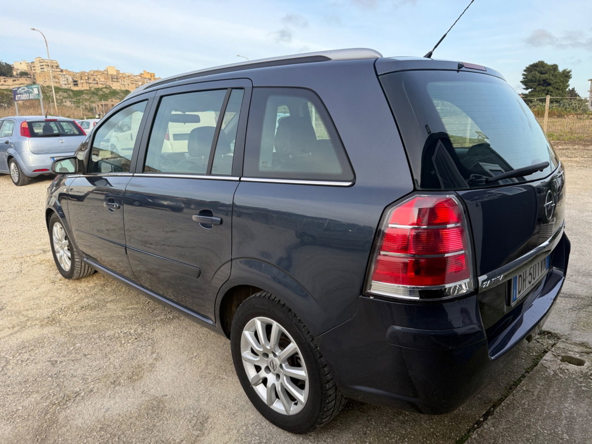 Opel Zafira 1.9 CDTI 120CV Cosmo (7)
