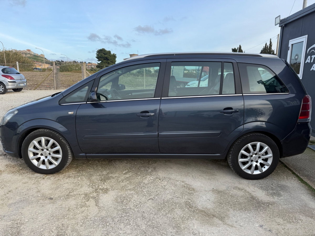 Opel Zafira 1.9 CDTI 120CV Cosmo (8)