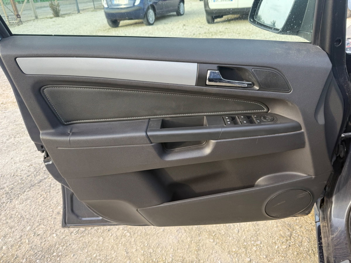Opel Zafira 1.9 CDTI 120CV Cosmo (9)