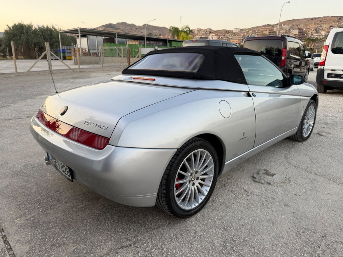 Alfa Romeo Gtv 2.0i 16V Twin Spark cat L (5)