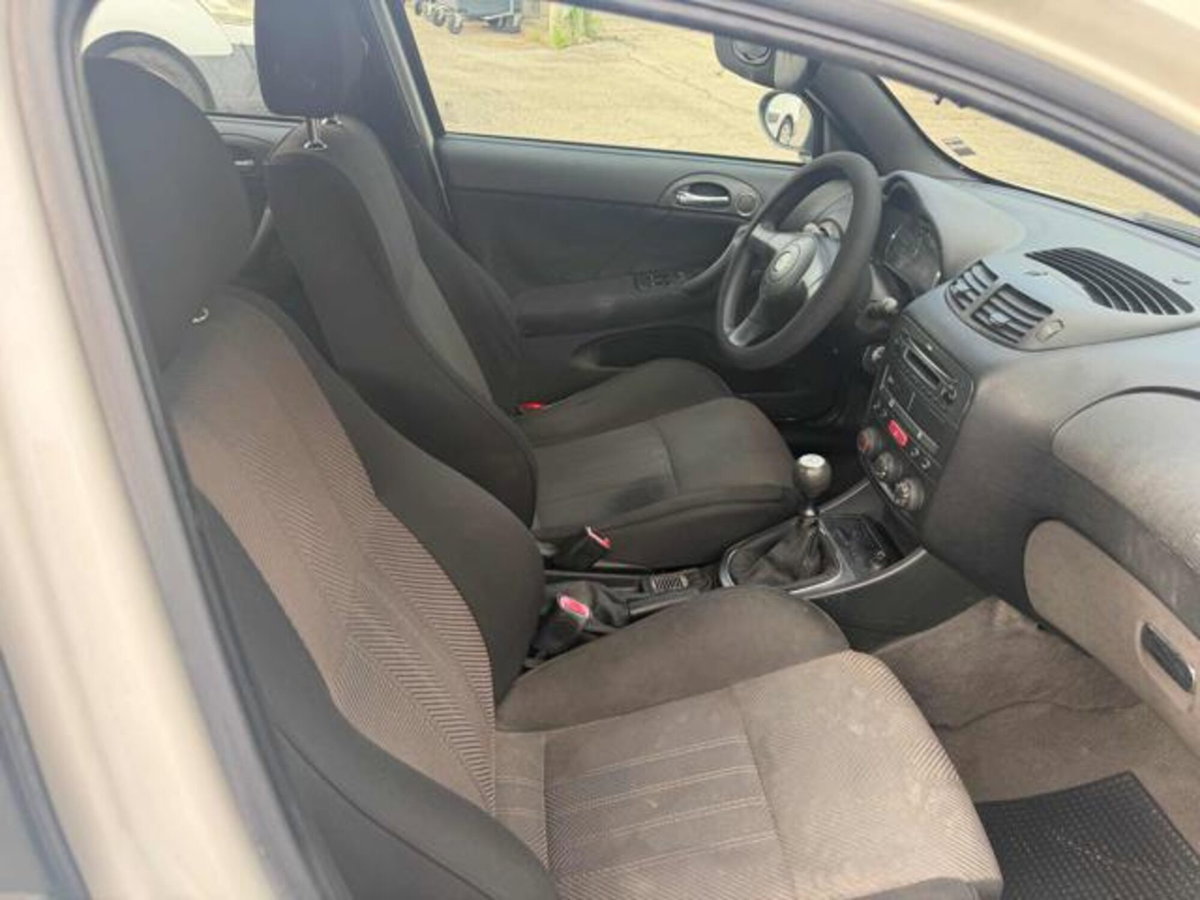 Alfa Romeo 147 1.9 JTD (120) 5 porte Progression (10)