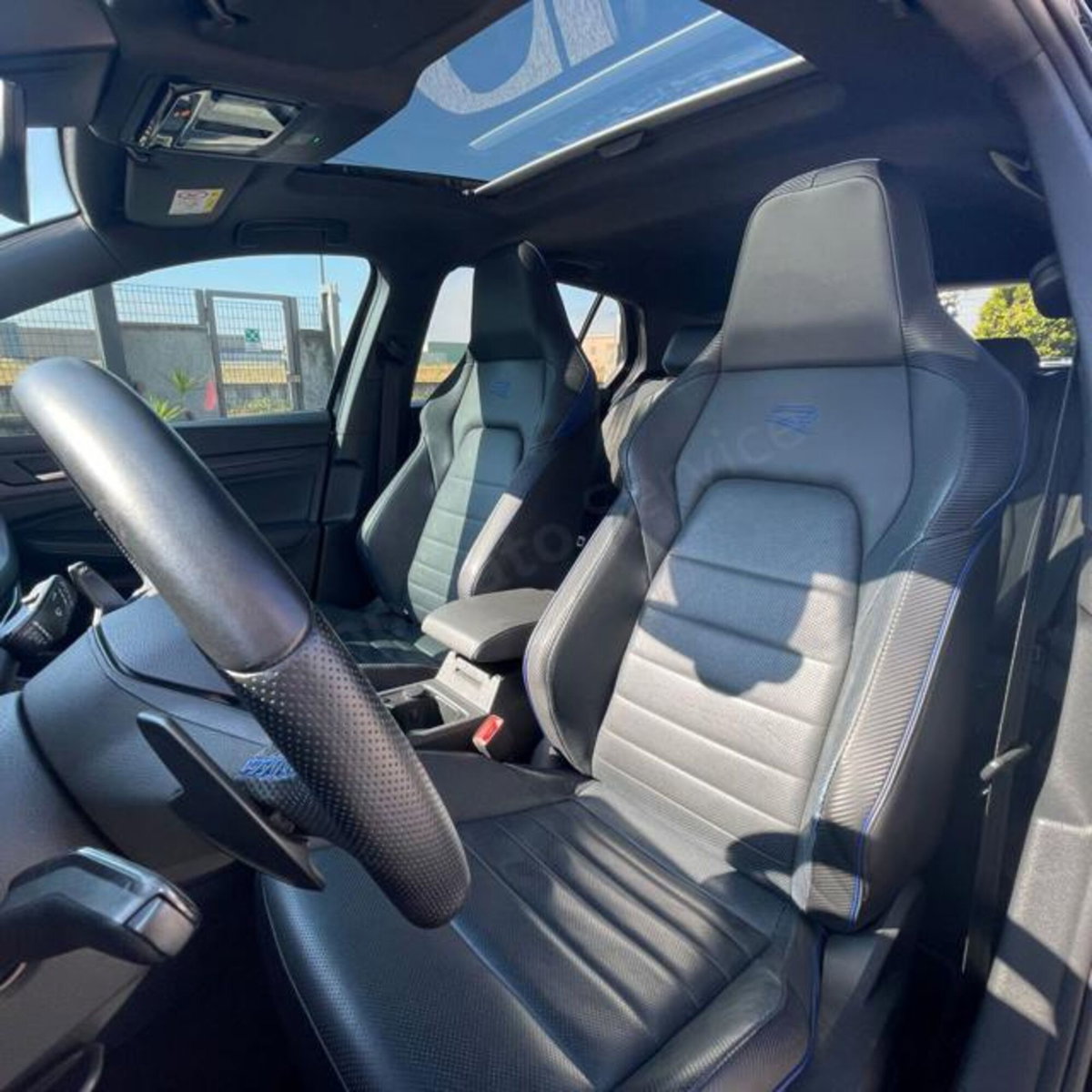 Volkswagen Golf 2.0 TSI R DSG 4Motion (13)