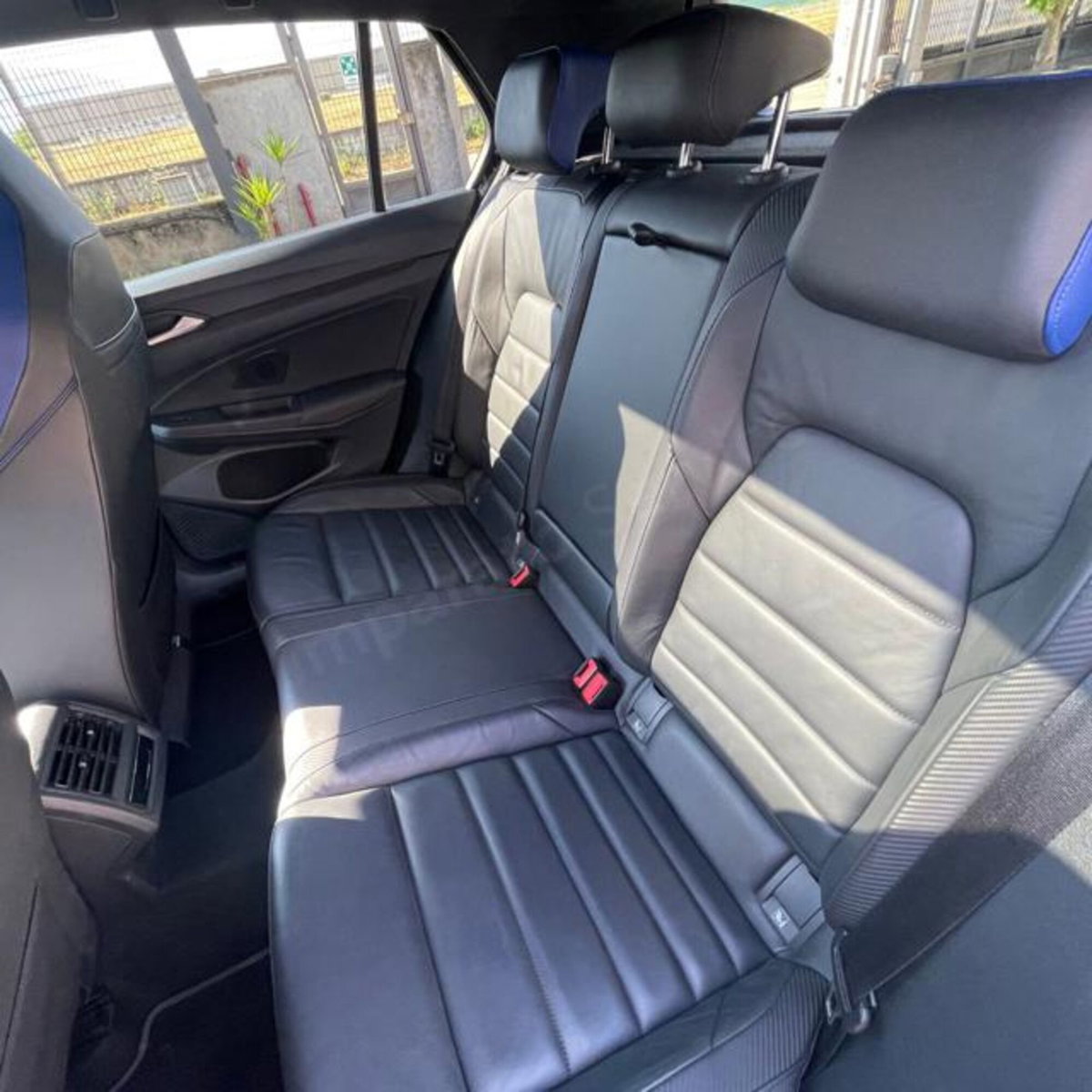Volkswagen Golf 2.0 TSI R DSG 4Motion (7)
