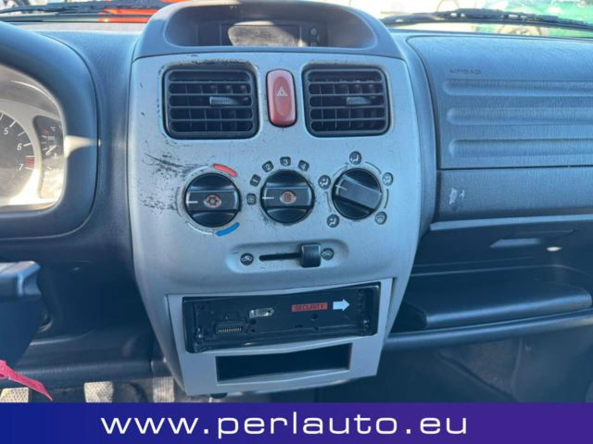 Opel Agila 1.2 16V Club (10)