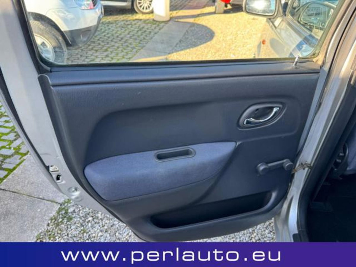 Opel Agila 1.2 16V Club (13)