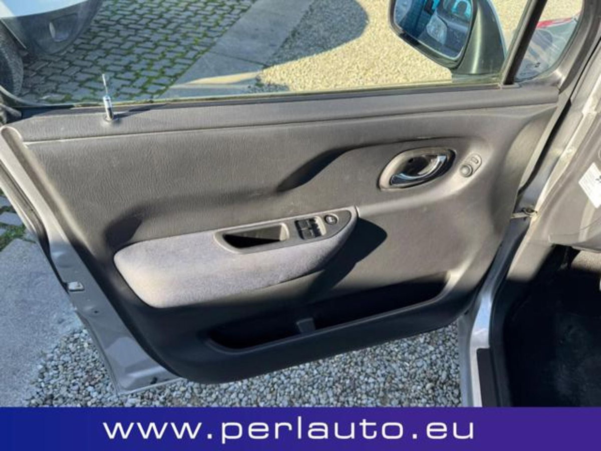Opel Agila 1.2 16V Club (6)