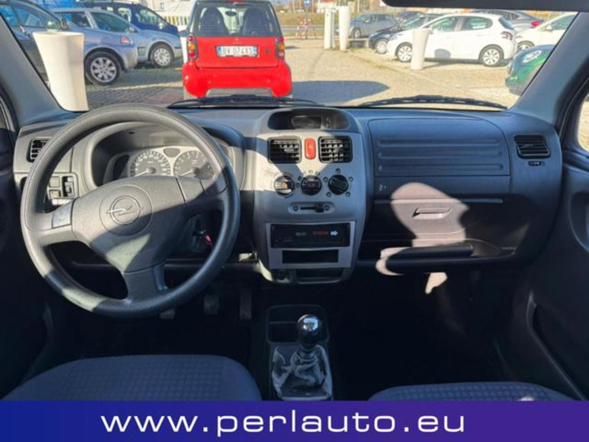 Opel Agila 1.2 16V Club (8)