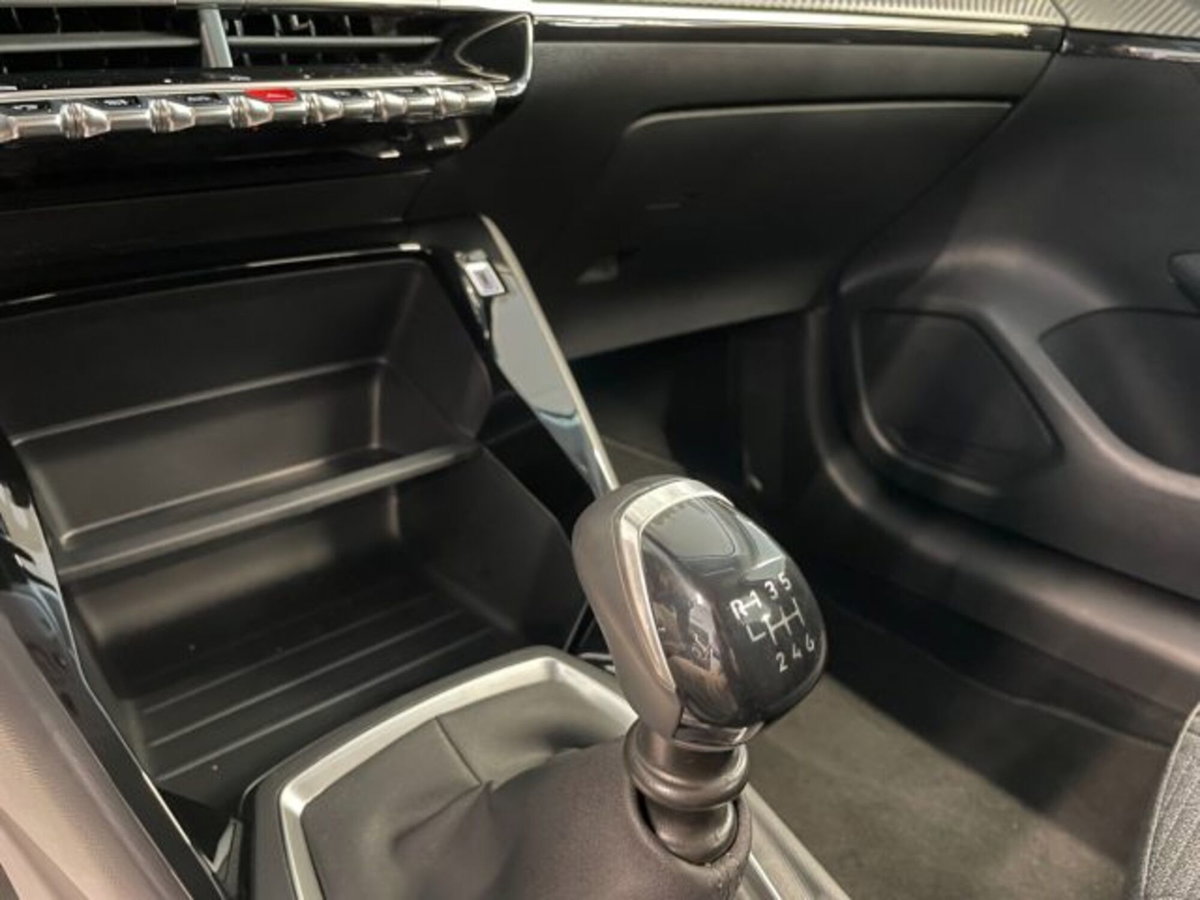 Peugeot 208 1.2 turbo Style 100cv (15)