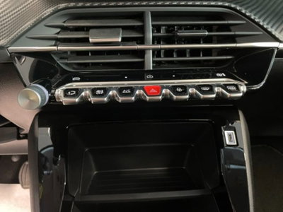 Peugeot 208 1.2 turbo Style 100cv (16)
