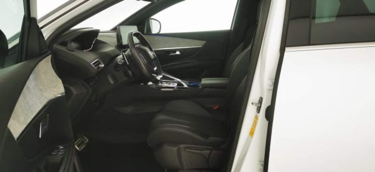 Peugeot 3008 BlueHDi 130 S&S EAT8 GT Pack (13)