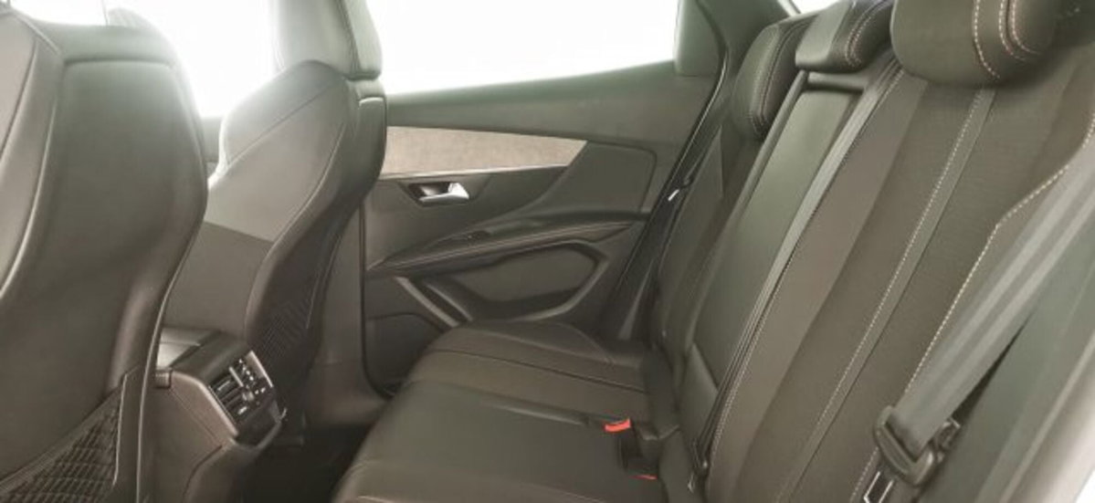 Peugeot 3008 BlueHDi 130 S&S EAT8 GT Pack (14)