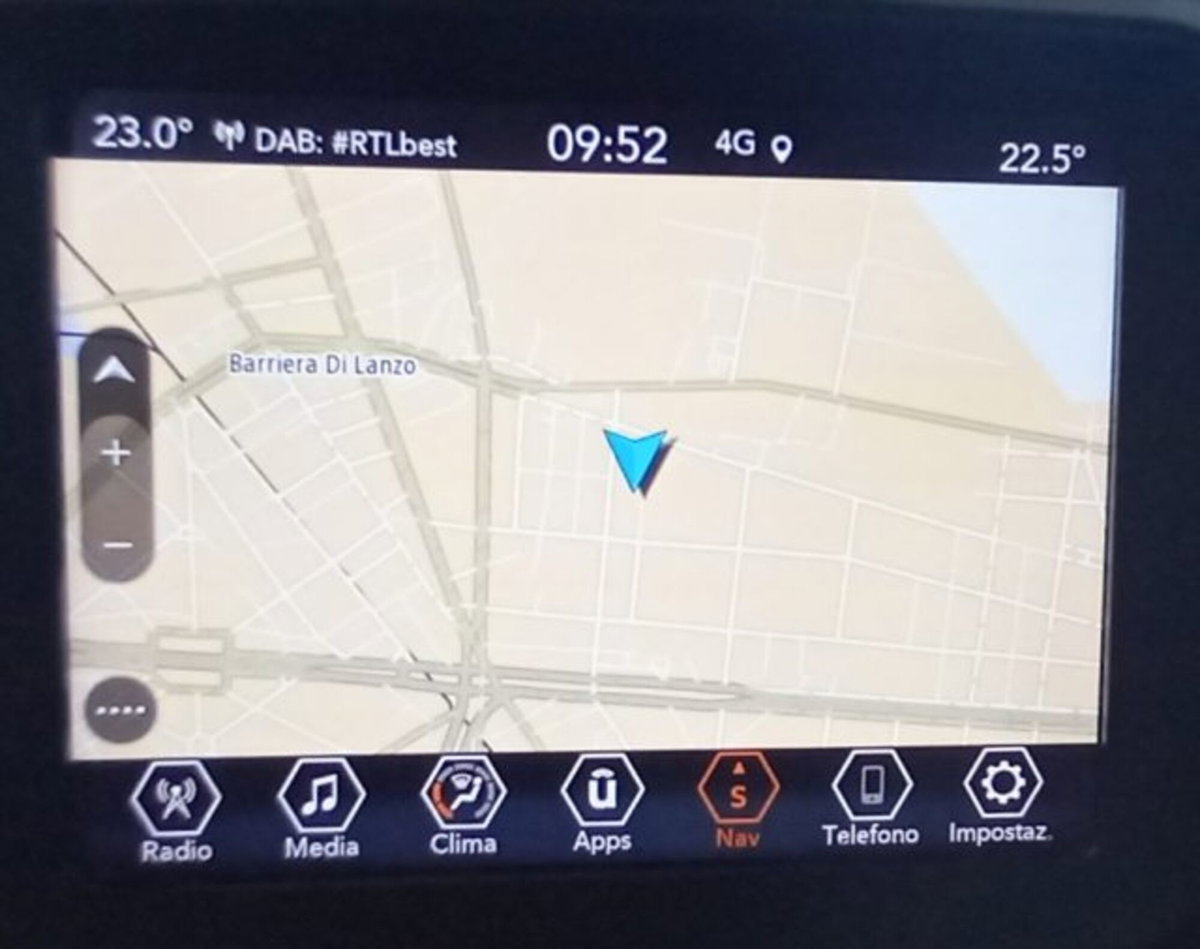Jeep Renegade 1.3 T4 190CV PHEV 4xe AT6 Limited (17)
