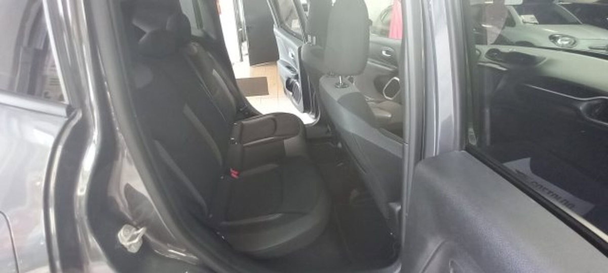 Jeep Renegade 1.3 T4 190CV PHEV 4xe AT6 Limited (9)