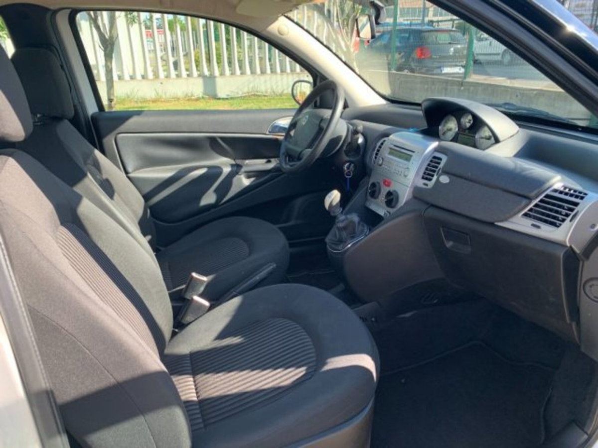 Lancia Ypsilon 1.2 Argento (14)