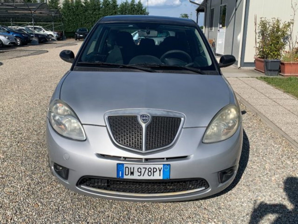 Lancia Ypsilon 1.2 Argento (2)