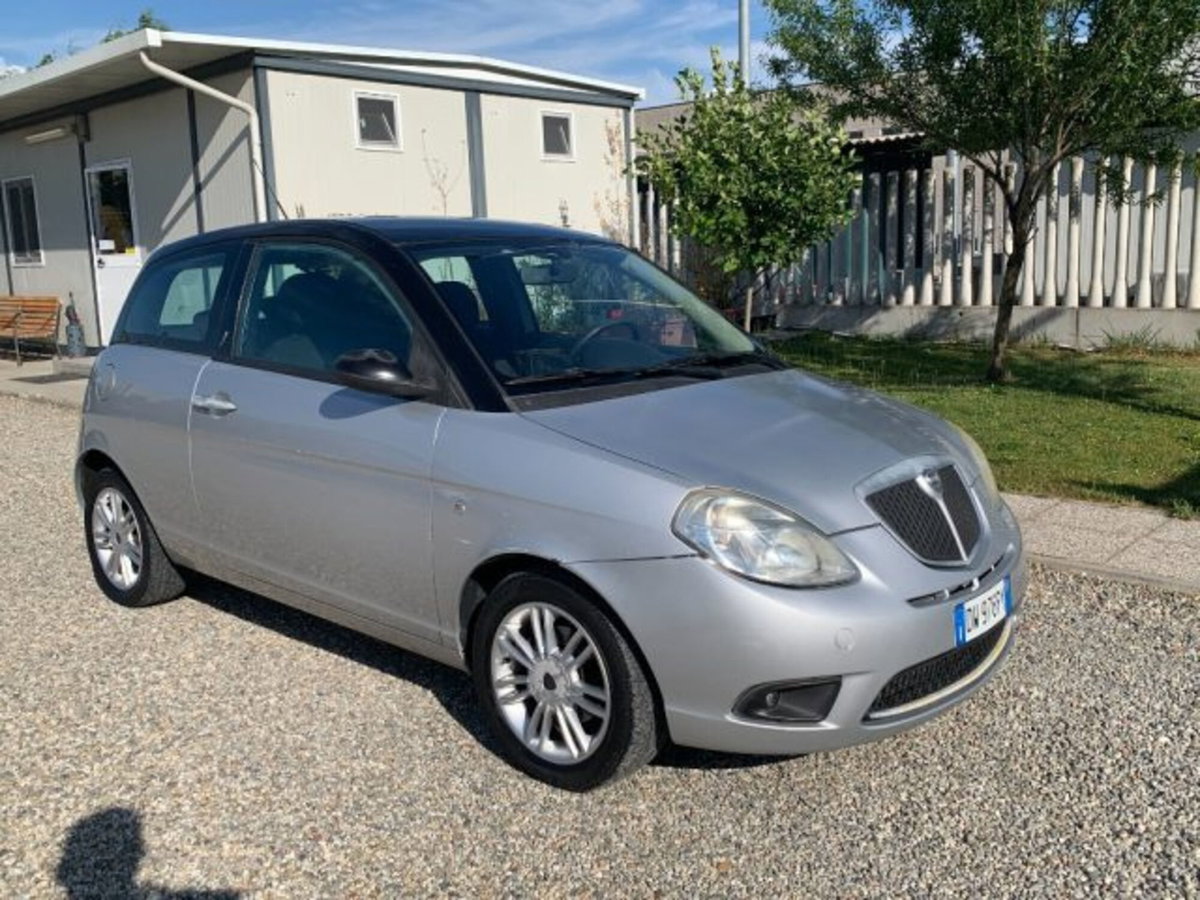 Lancia Ypsilon 1.2 Argento (3)