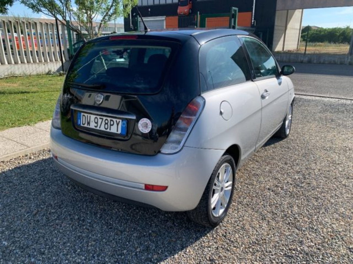 Lancia Ypsilon 1.2 Argento (5)