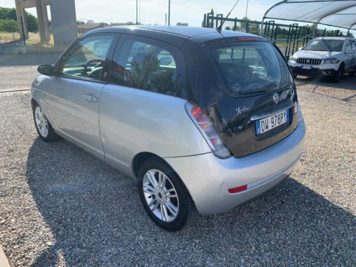 Lancia Ypsilon 1.2 Argento (7)