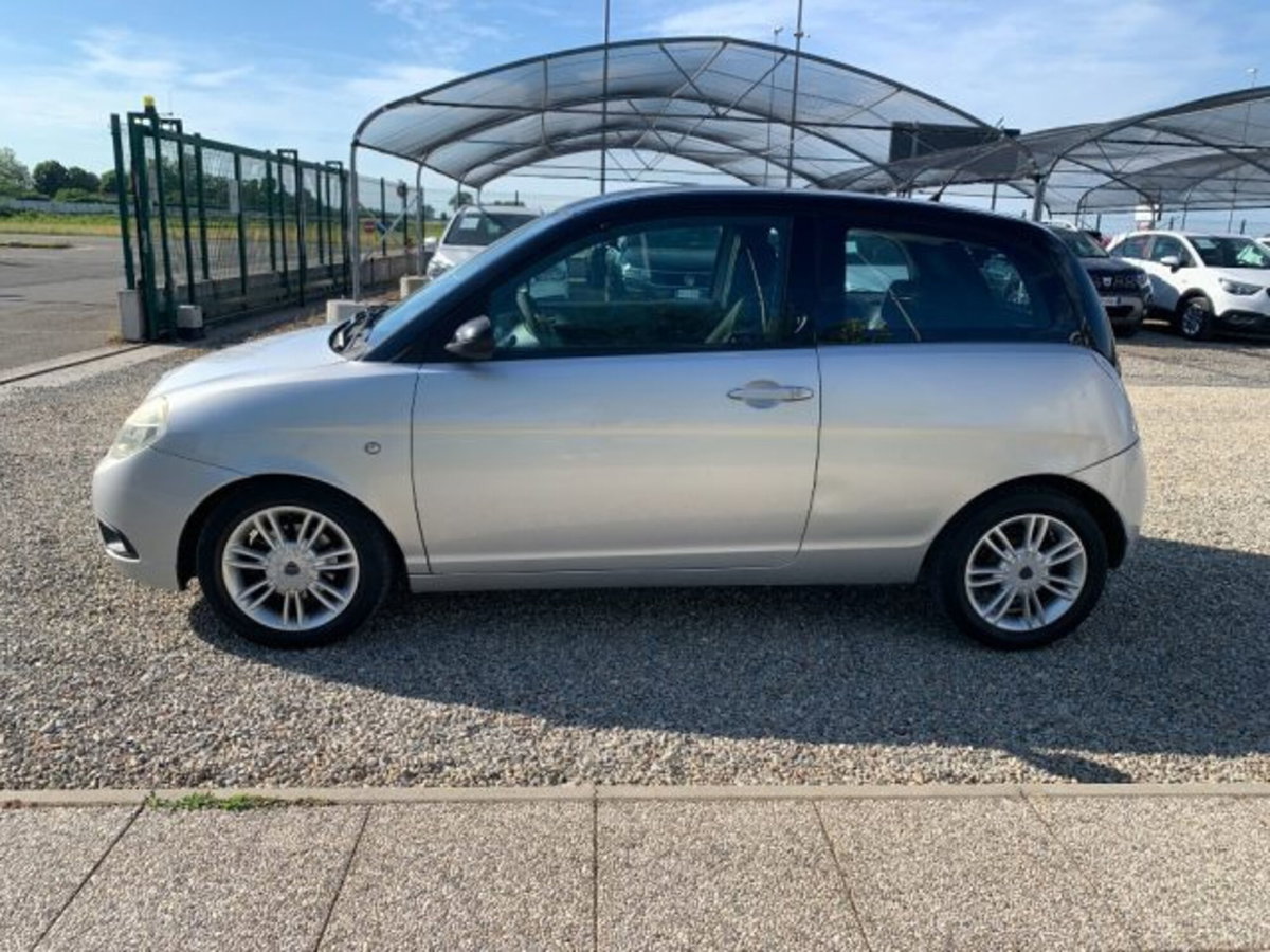 Lancia Ypsilon 1.2 Argento (8)