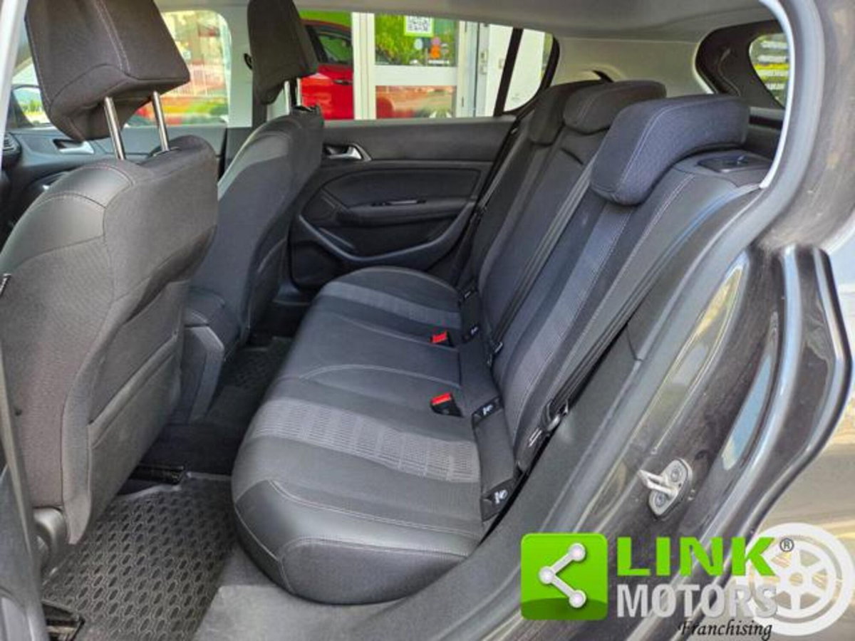 Peugeot 308 BlueHDi 130 S&S EAT8 Allure Pack (7)