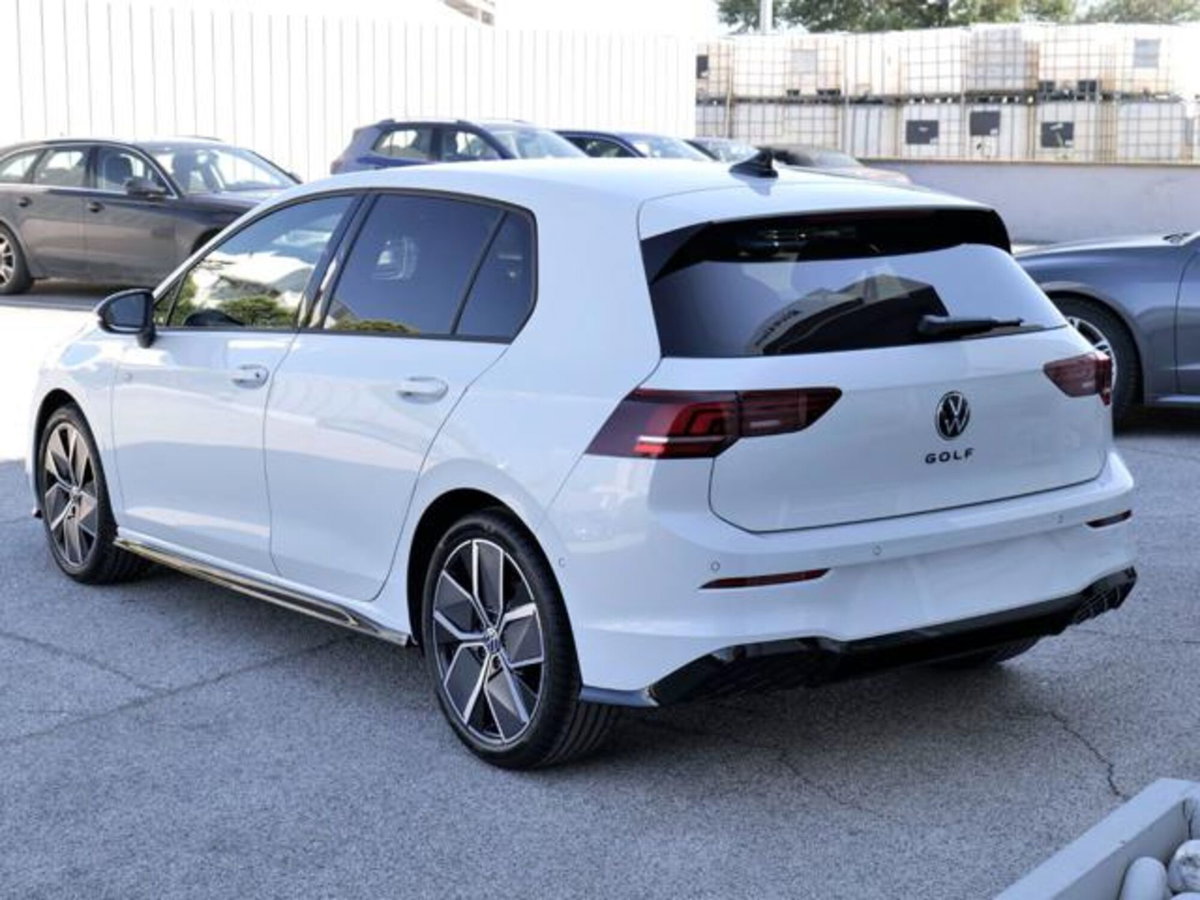 Volkswagen Golf Variant 1.5 etsi R-Line 150cv dsg (3)