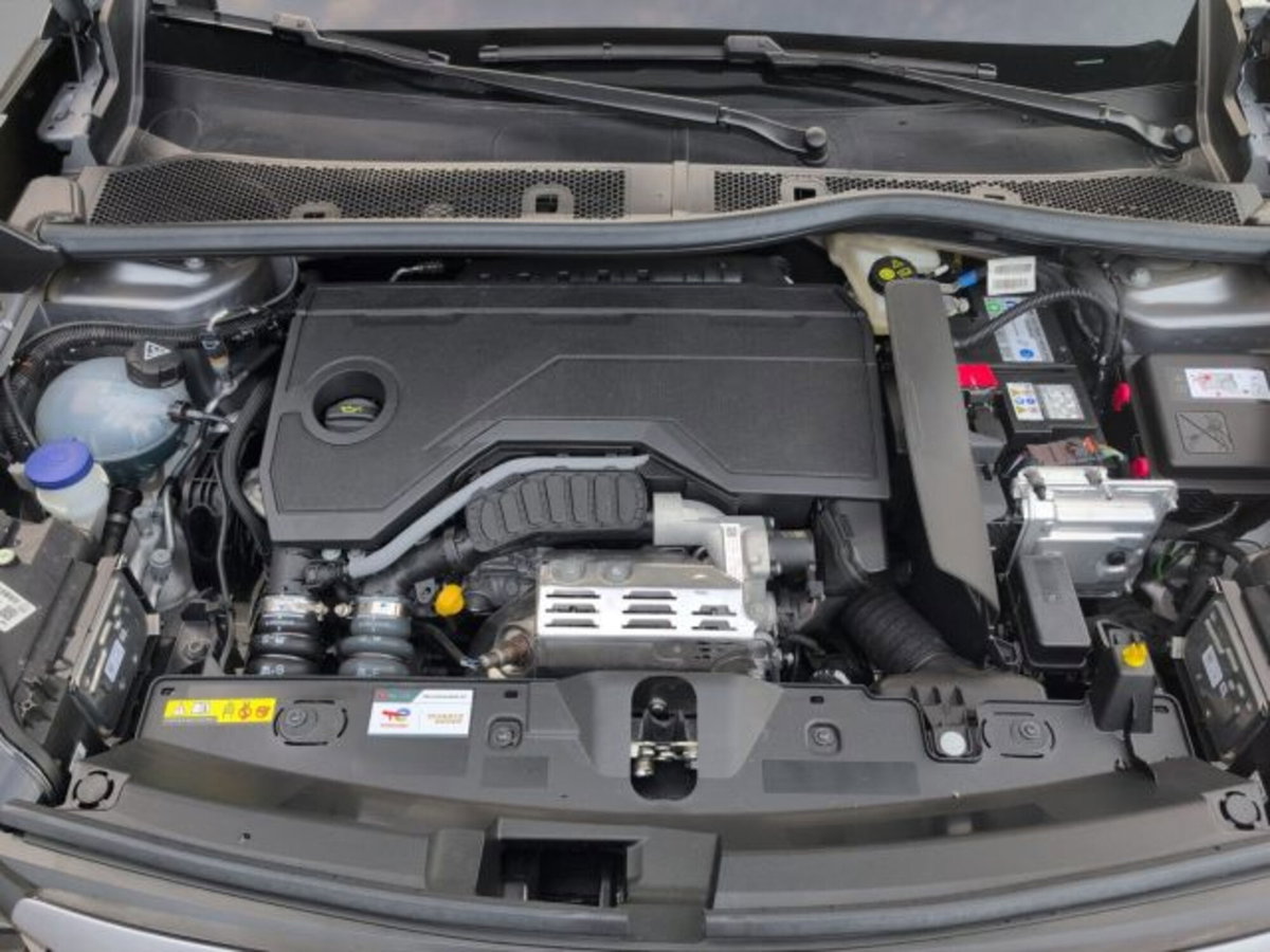 Peugeot 2008 1.2 hybrid Active 136cv e-dcs6 (10)