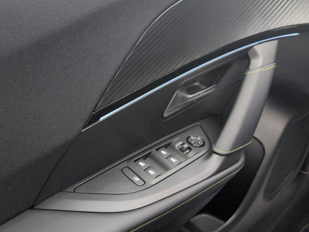 Peugeot 2008 1.2 hybrid Active 136cv e-dcs6 (20)