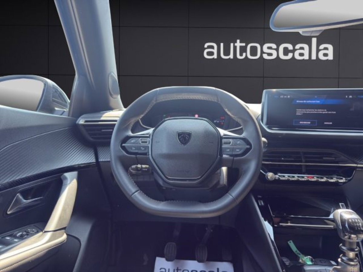 Peugeot 2008 PureTech 100 S&S Allure (10)