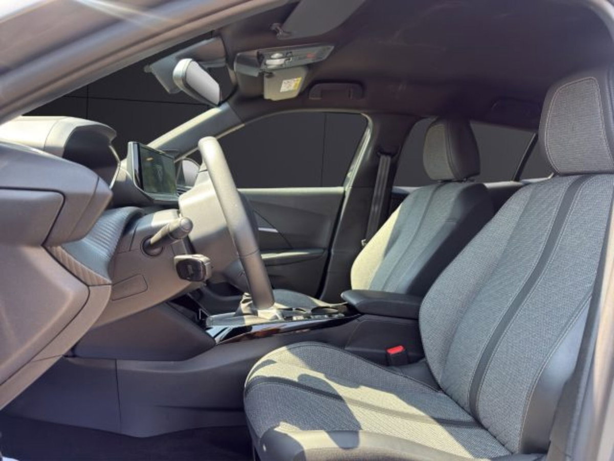 Peugeot 2008 PureTech 100 S&S Allure (9)