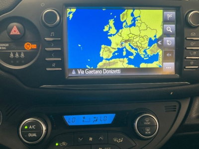 Toyota Yaris 1.0 5 porte Lounge (11)