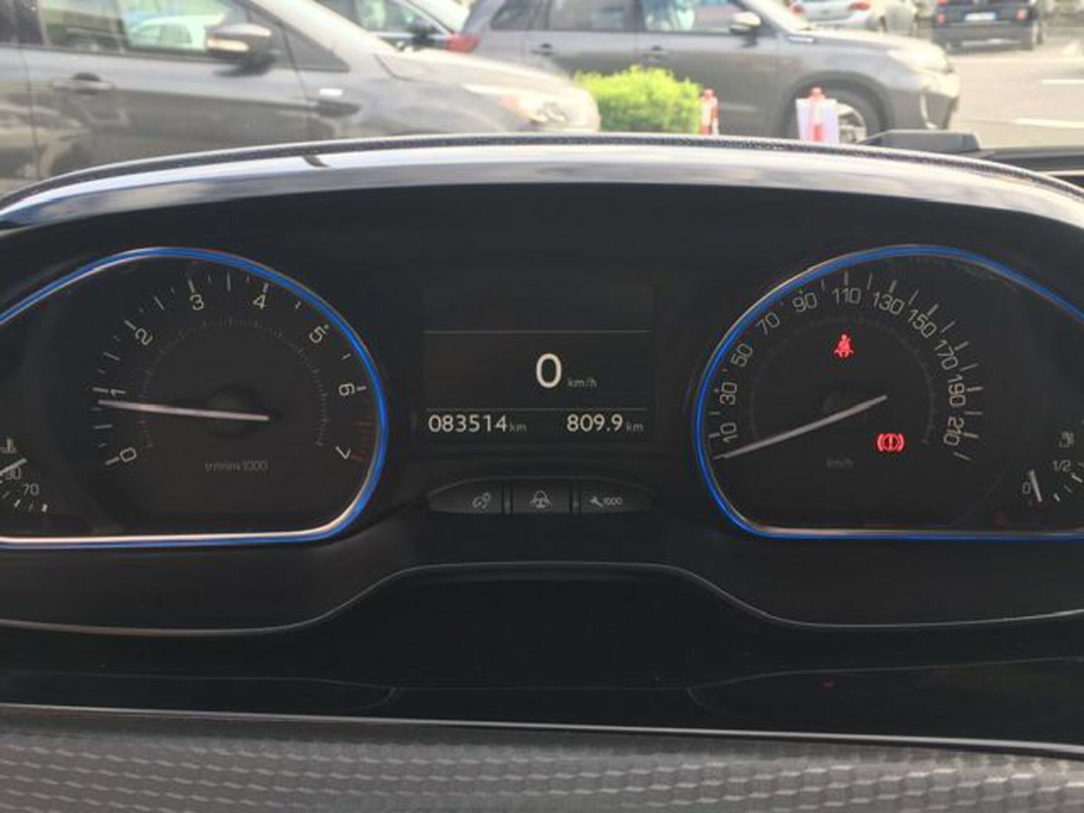 Peugeot 2008 1.2 puretech Allure s&s 130cv eat8 (13)