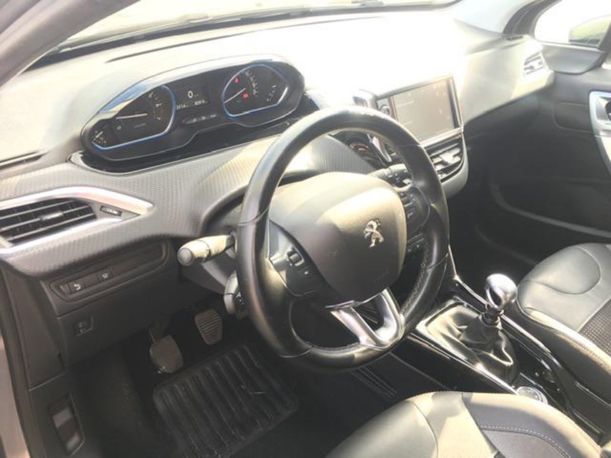 Peugeot 2008 1.2 puretech Allure s&s 130cv eat8 (5)