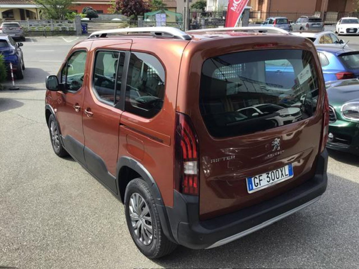 Peugeot Rifter Long 1.5 bluehdi Allure 130cv eat8 (2)