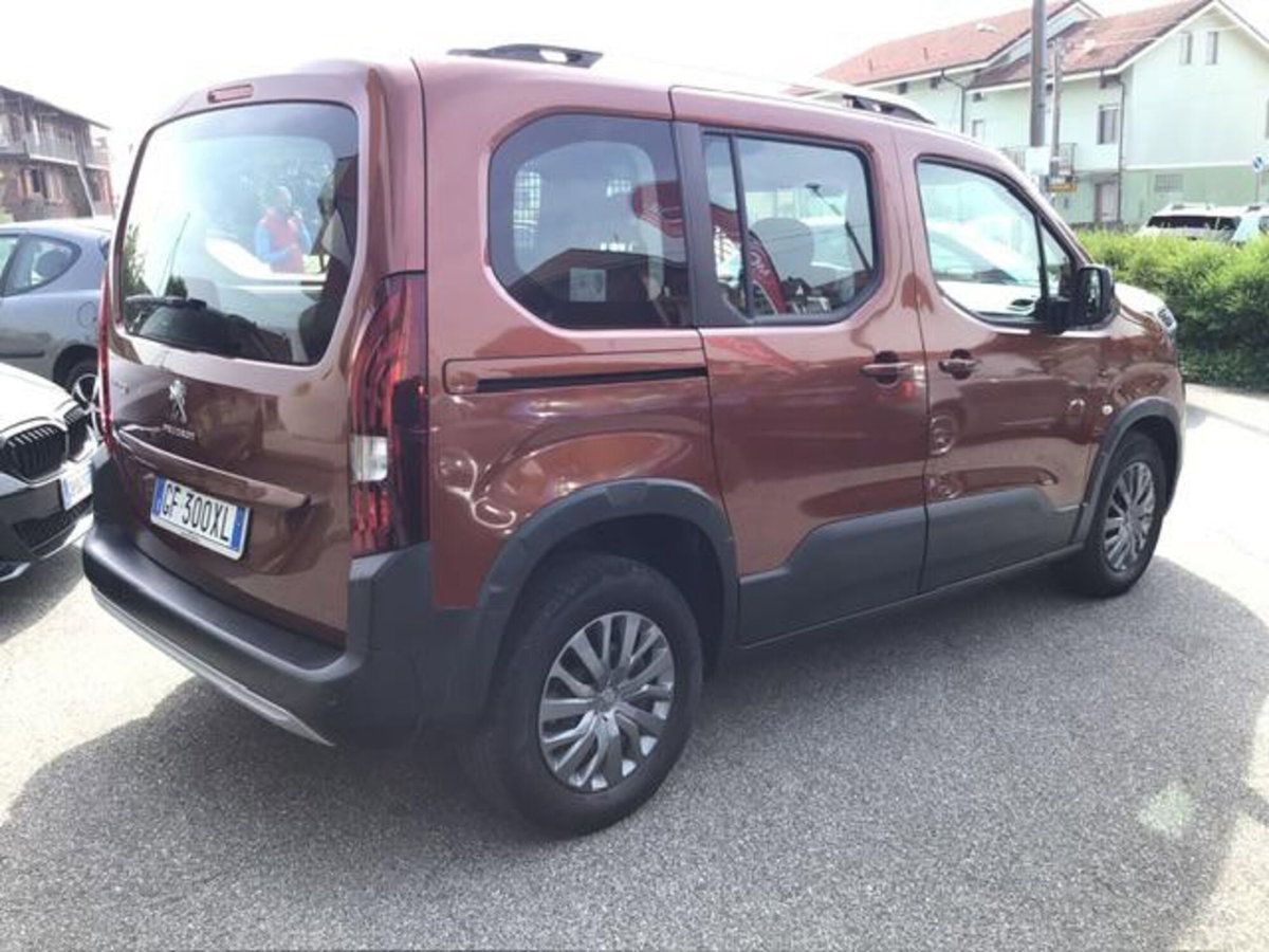 Peugeot Rifter Long 1.5 bluehdi Allure 130cv eat8 (3)