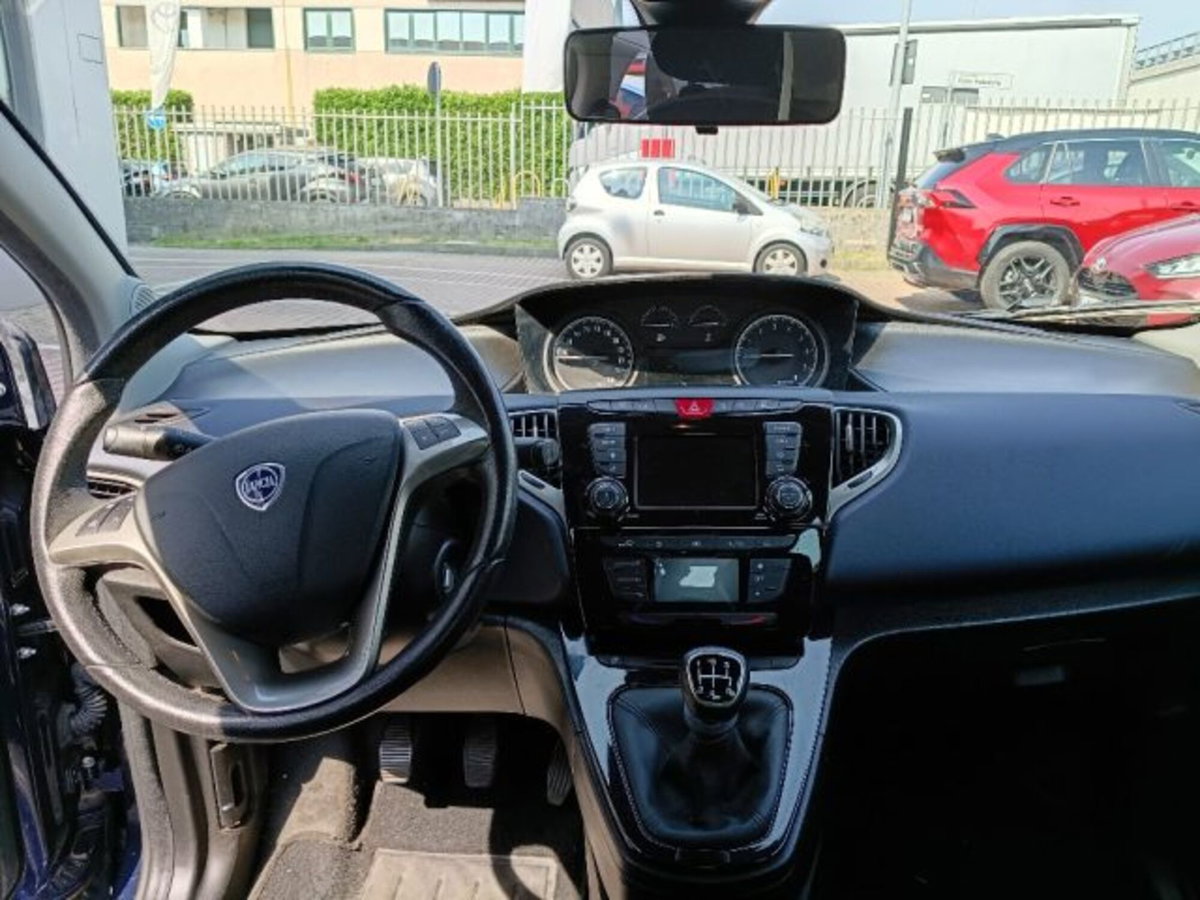 Lancia Ypsilon 1.2 69 CV 5 porte Platinum (11)