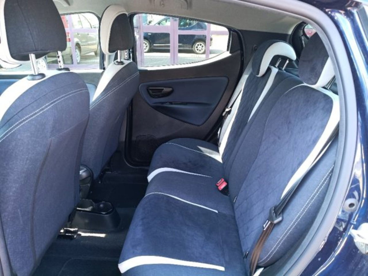 Lancia Ypsilon 1.2 69 CV 5 porte Platinum (13)