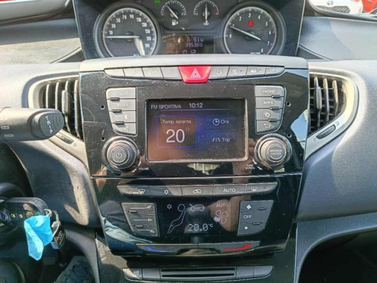 Lancia Ypsilon 1.2 69 CV 5 porte Platinum (15)