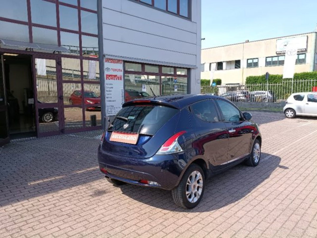Lancia Ypsilon 1.2 69 CV 5 porte Platinum (5)