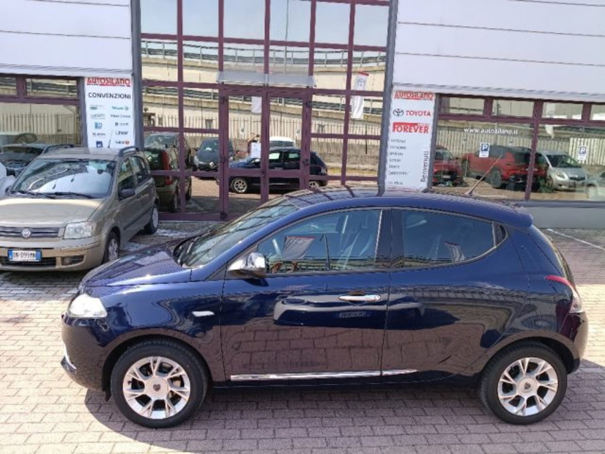 Lancia Ypsilon 1.2 69 CV 5 porte Platinum (8)